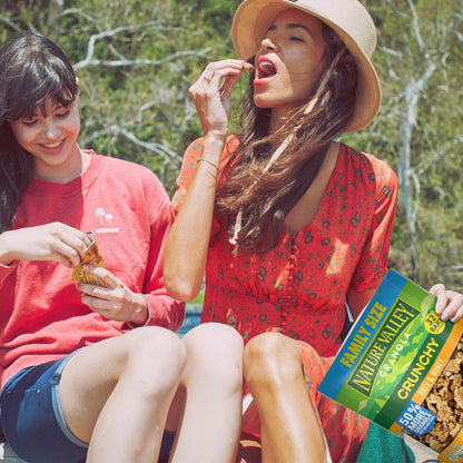 Nature Valley Crunchy Granola, Oats and Honey – Travel-Friendly Pantry Snack for Road Trips and Car Rides, 24 oz